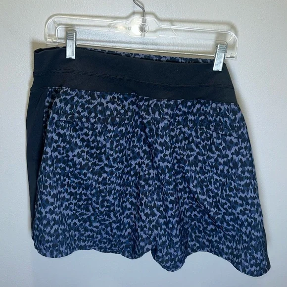 Athleta Women's Brooklyn Printed‎ Shorts Black Navy ALVN Size 18 - Picture 2 of 5